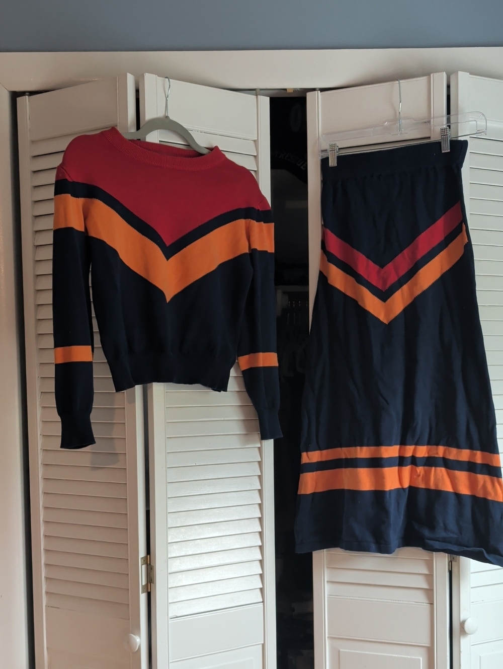 Women's Colorblock Chevron Sweater in Red, Orange & Navy